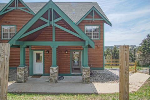 Property building, Facade/entrance, Day