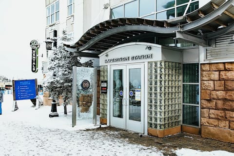 Property building, Facade/entrance, Day, Winter