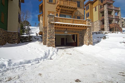 Property building, Day, Winter