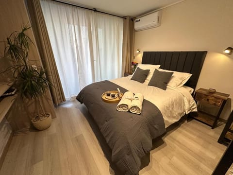 Bed, Bedroom, air conditioner