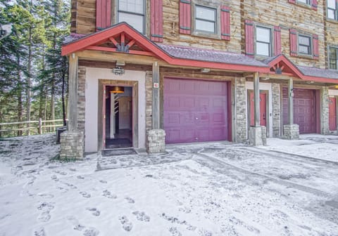 Property building, Facade/entrance, Day