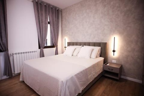 Bed, TV and multimedia, Photo of the whole room, Bedroom, internet, wardrobe, air conditioner