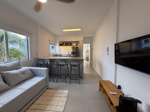 Communal lounge/ TV room, TV and multimedia, Kitchen or kitchenette, Living room, Seating area, Dining area
