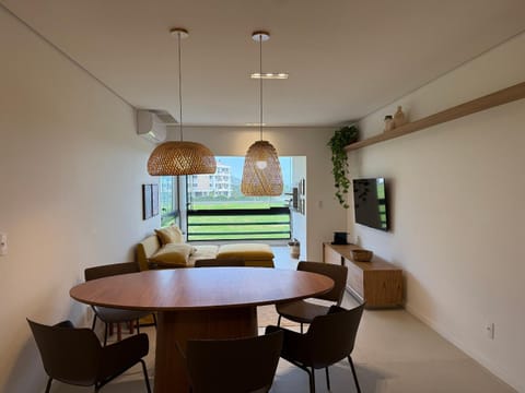 Communal lounge/ TV room, TV and multimedia, Living room, Dining area