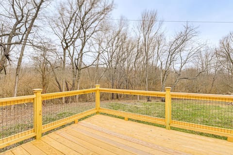 Fire Pit and Yard Peaceful Bluegrass Escape! House in Lexington