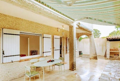 Entre Provence-Camargue, belle maison avec piscine House in Tarascon