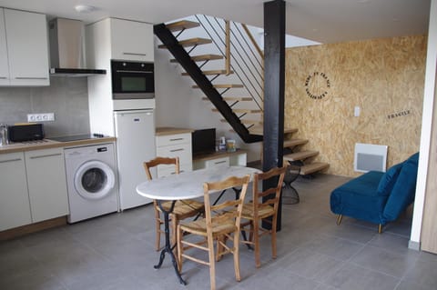 Kitchen or kitchenette, Living room, Seating area, Dining area, oven, stove, washing machine
