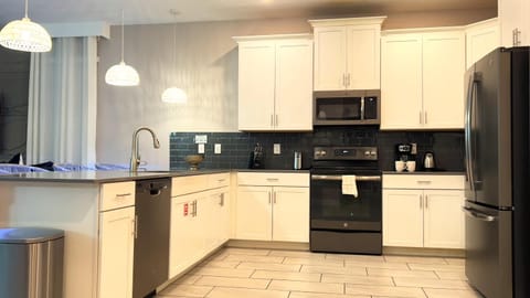 4573TB-New Listing- 10bed/5 bath-Private Pool Villa in Kissimmee