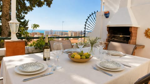 Balcony/Terrace, Dining area, Food, Sea view