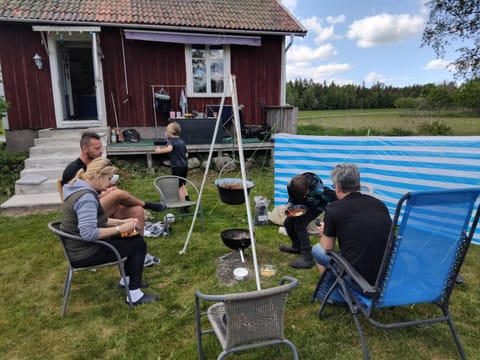 Property building, Garden, Garden view, children, group of guests, Family