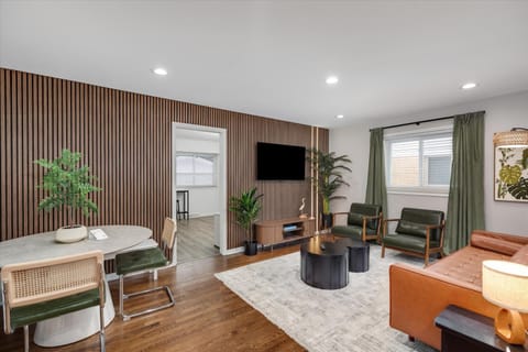 Arcade! Brand New MCM 4BR, Ping Pong, 4 Queens House in Clawson