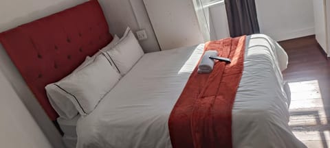 MAREE LODGe GUEST HOUSE BELLEVILLE Bed and Breakfast in Cape Town