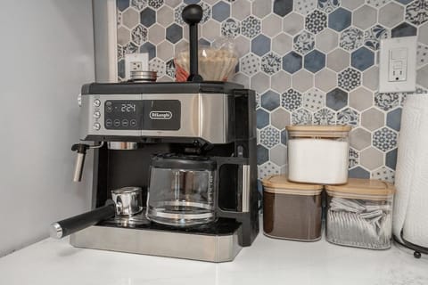 Charming Renovated Home in Lakewood House in Lakewood