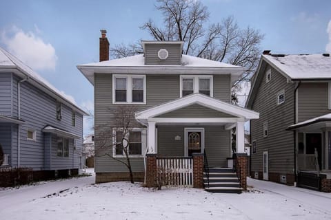 Charming Renovated Home in Lakewood House in Lakewood