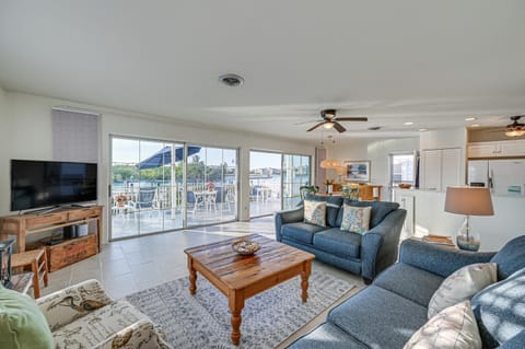 Dock and Pool Access Waterfront Marco Island Escape Apartment in Marco Island