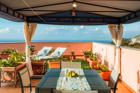Patio, Balcony/Terrace, Balcony/Terrace, Floor plan, sunbed