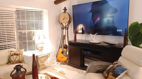 TV and multimedia, Living room, fireplace