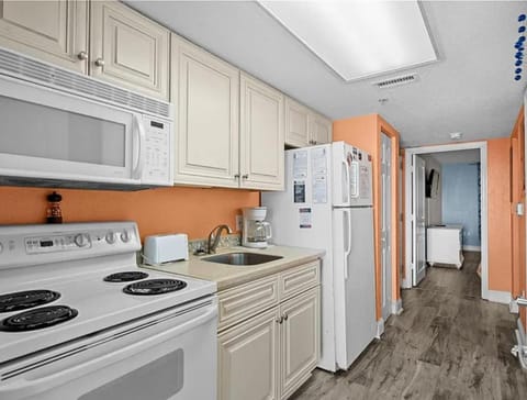 Salt & Sun at Baywatch - Beach, Pools, Bites & Bars Apartment hotel in Atlantic Beach