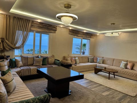 Communal lounge/ TV room, Living room, Seating area