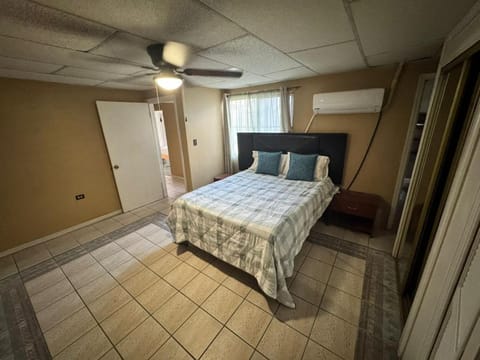 Bed, Bedroom, wardrobe, air conditioner