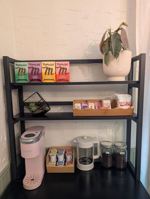 Elegant Linden Hills Home Family-Friendly Walk to Lake House in Linden Hills