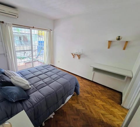 Bed, Photo of the whole room, Seating area, Bedroom, internet, air conditioner