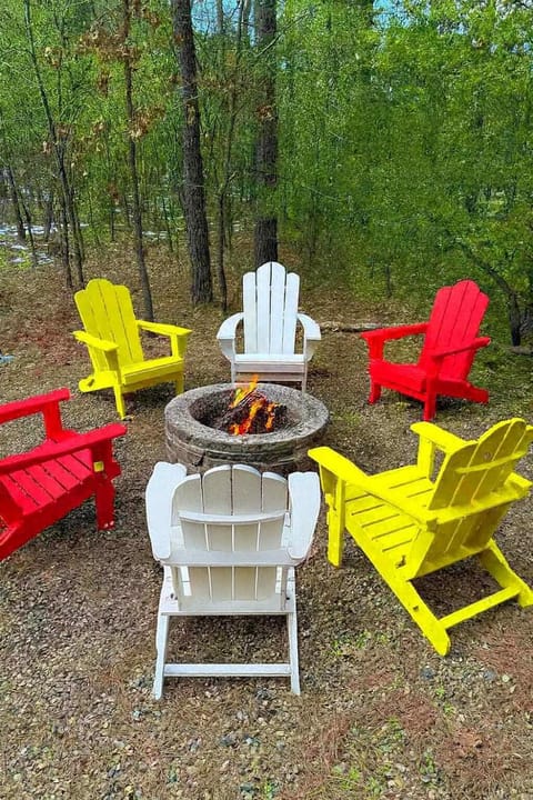 New 6BR Hot Tub-Firepit-Arcade-Playset Sleeps 22 House in Broken Bow