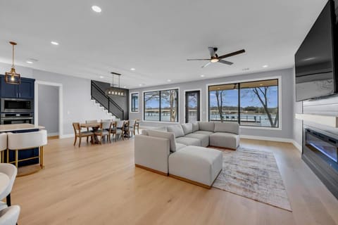 Kingsland LakeLBJ waterfront House in Kingsland