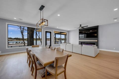 Kingsland LakeLBJ waterfront House in Kingsland