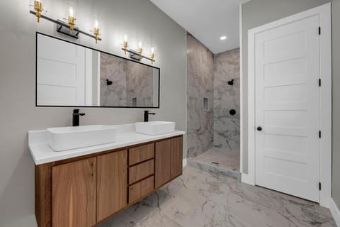 Kingsland LakeLBJ waterfront House in Kingsland