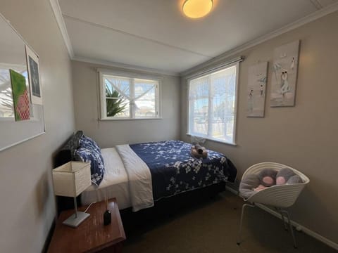 Bed, Photo of the whole room, Bedroom, internet, wardrobe