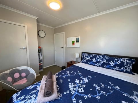 Bed, Bedroom, internet, towels, wardrobe