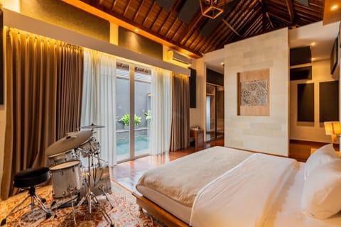 Bed, Photo of the whole room, Bedroom