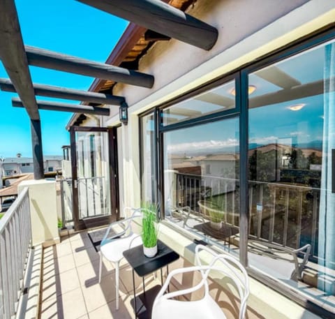 Property building, View (from property/room), Balcony/Terrace