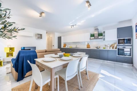 Palazzo Ducoss - Apt 5 - Three Bedroom Two Bathroom Apartment in Valletta