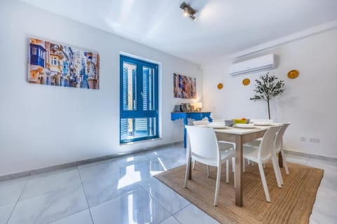 Palazzo Ducoss - Apt 5 - Three Bedroom Two Bathroom Apartment in Valletta