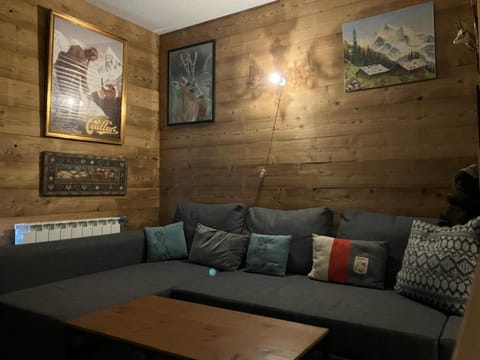 Bed, Living room