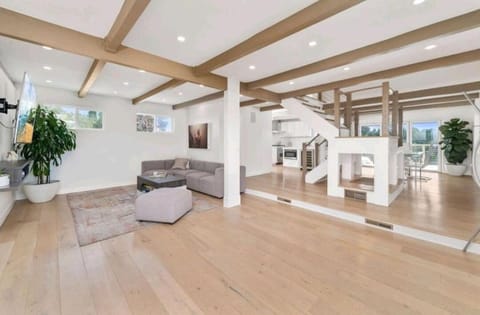 Beautiful home with VIEWS in Silver Lake Hills House in Echo Park