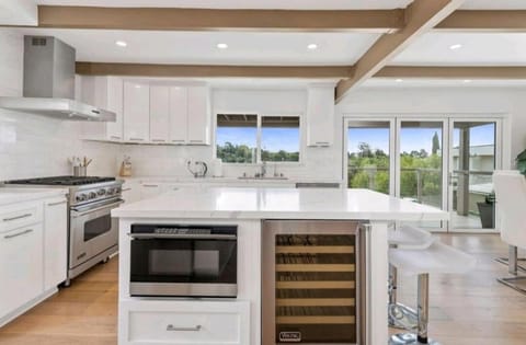 Beautiful home with VIEWS in Silver Lake Hills House in Echo Park