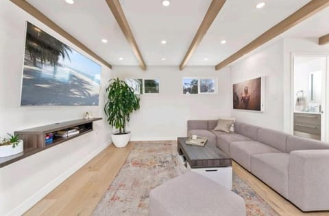 Beautiful home with VIEWS in Silver Lake Hills House in Echo Park