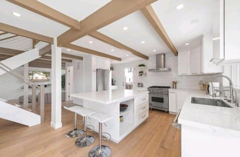 Beautiful home with VIEWS in Silver Lake Hills House in Echo Park