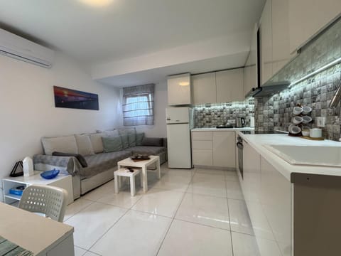 Kitchen or kitchenette, Living room, Seating area