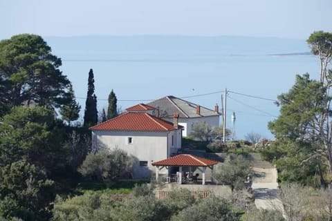 Property building, Day, Neighbourhood, Natural landscape, Sea view