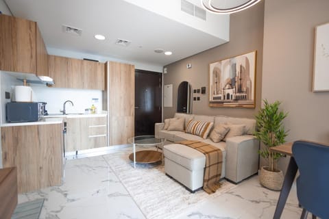 Walk to the Mall! Stylish 1 BR Retreat Maryah Apartment in Abu Dhabi