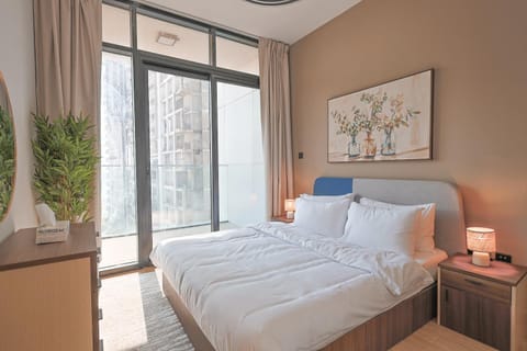 Walk to the Mall! Stylish 1 BR Retreat Maryah Apartment in Abu Dhabi