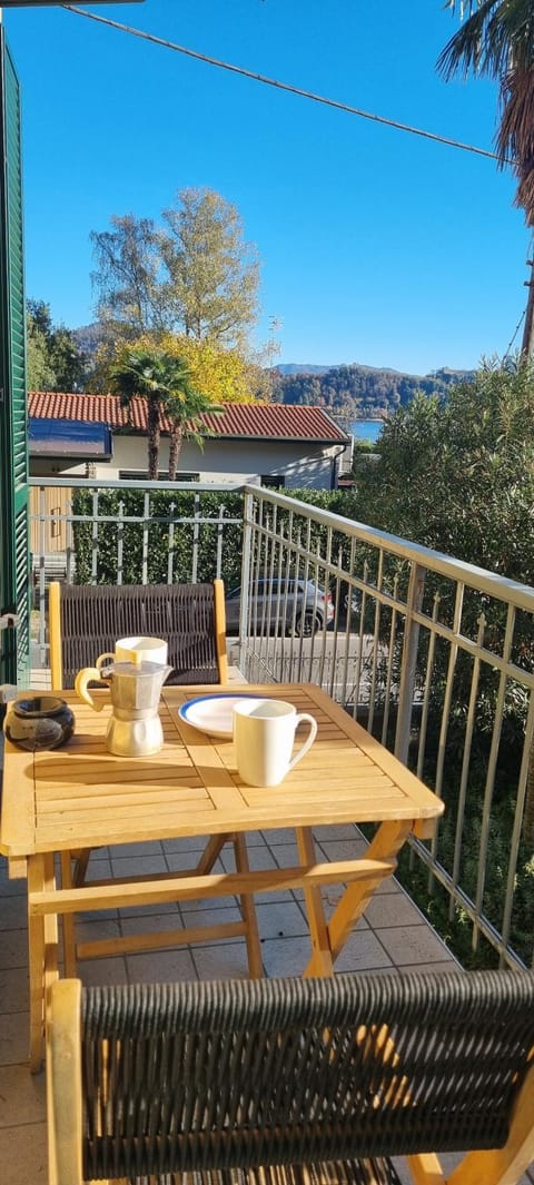 Arona Lake APT View Apartment in Arona