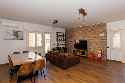 Communal lounge/ TV room, TV and multimedia