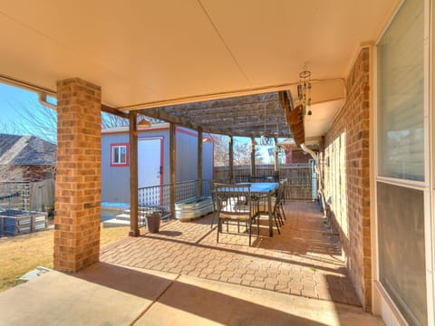 Property building, Patio, Dining area