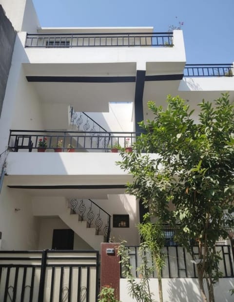 Property building, Day