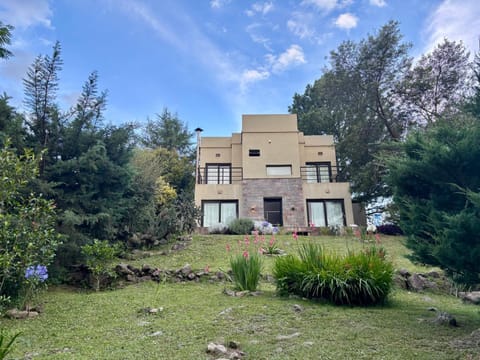 Property building, Day, Garden